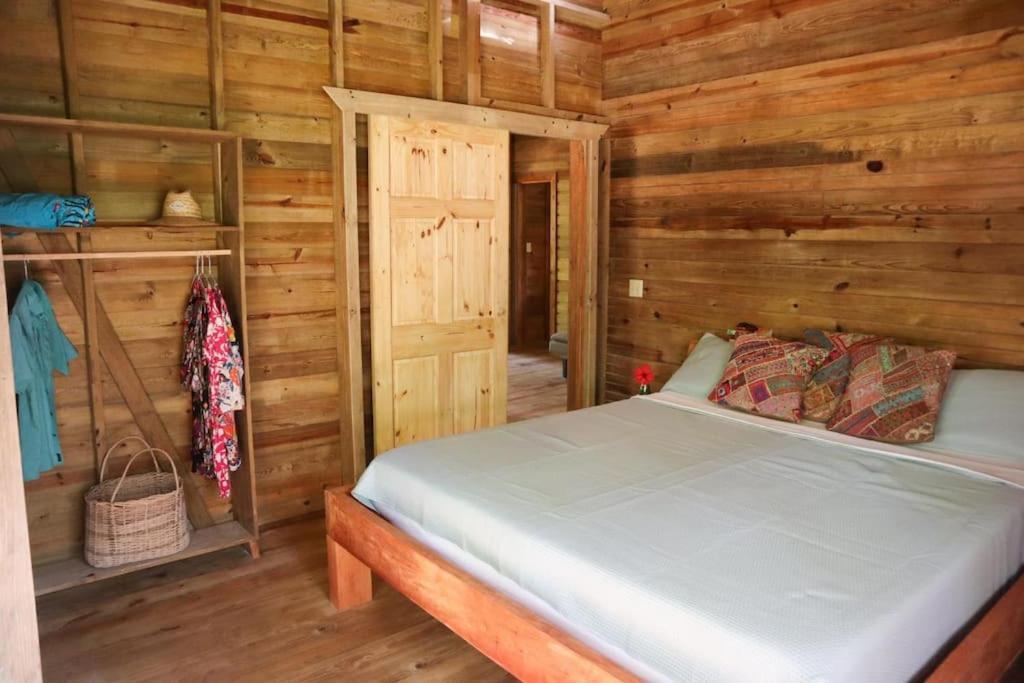 Jungle Beach 2 Bedroom Cottage โบกัสทาวน์ ภายนอก รูปภาพ